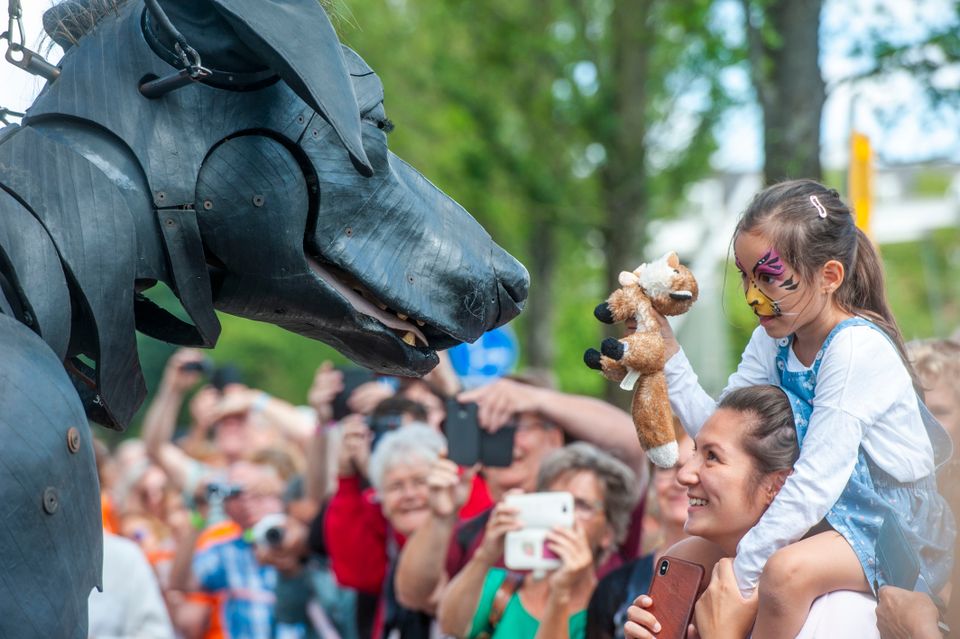 Reuzen van Royale de Luxe - Hond Xolo