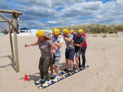 Teambuilding Expeditie Robinson strand Noordwijk