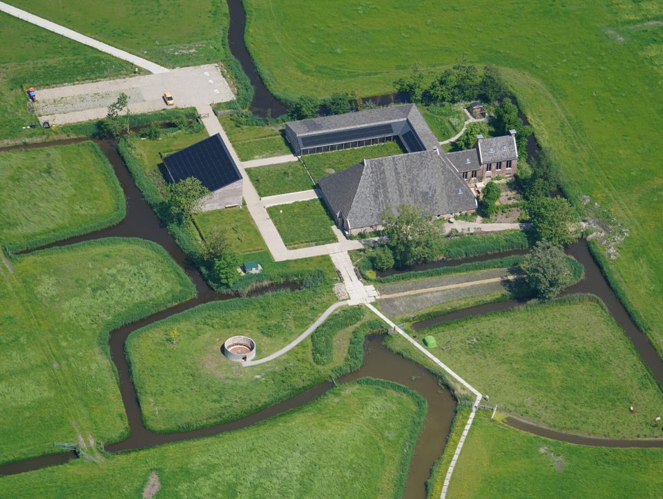 luchtfoto van Klooster Westerhûs