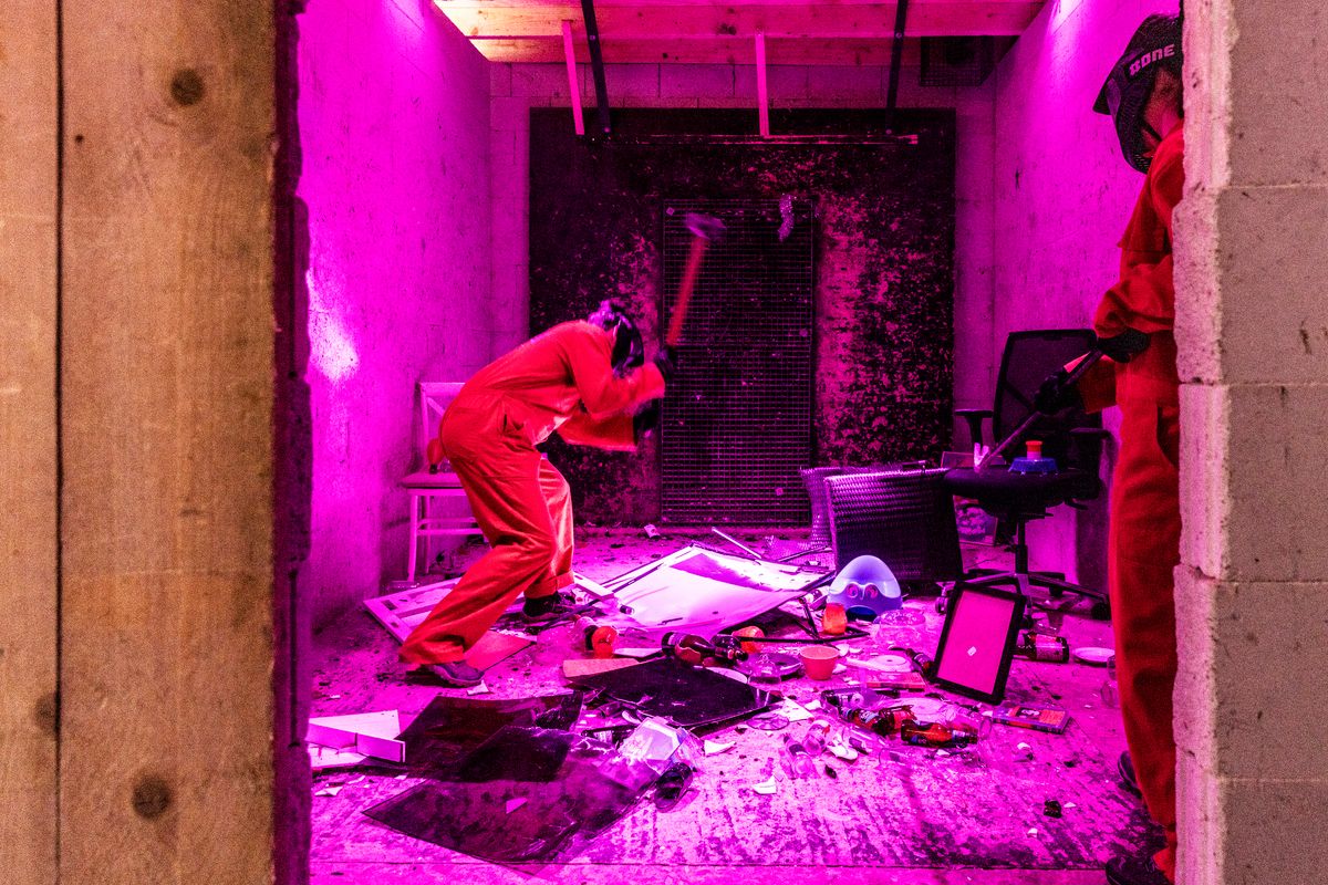 Rage Room Smash It: wat ik kapotsloeg en wat ik redde | Into Nijmegen