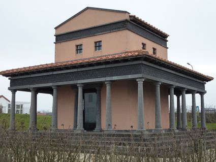 Reconstructie van de tempel gewijd aan de Romeins-Keltische godin Nehalennia.