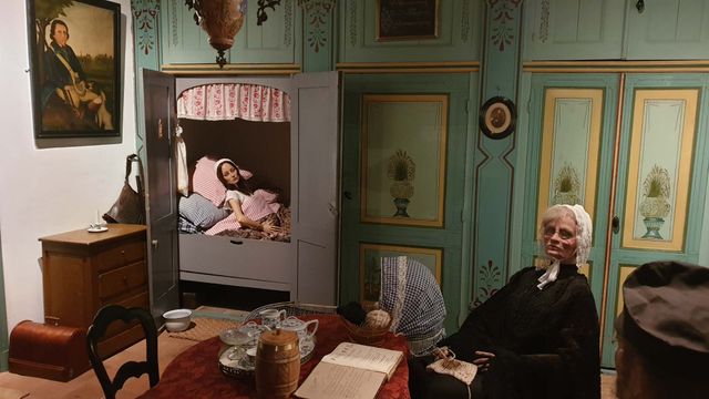 Foto van een deel van de tentoonstelling in Museum Zevenbergen.