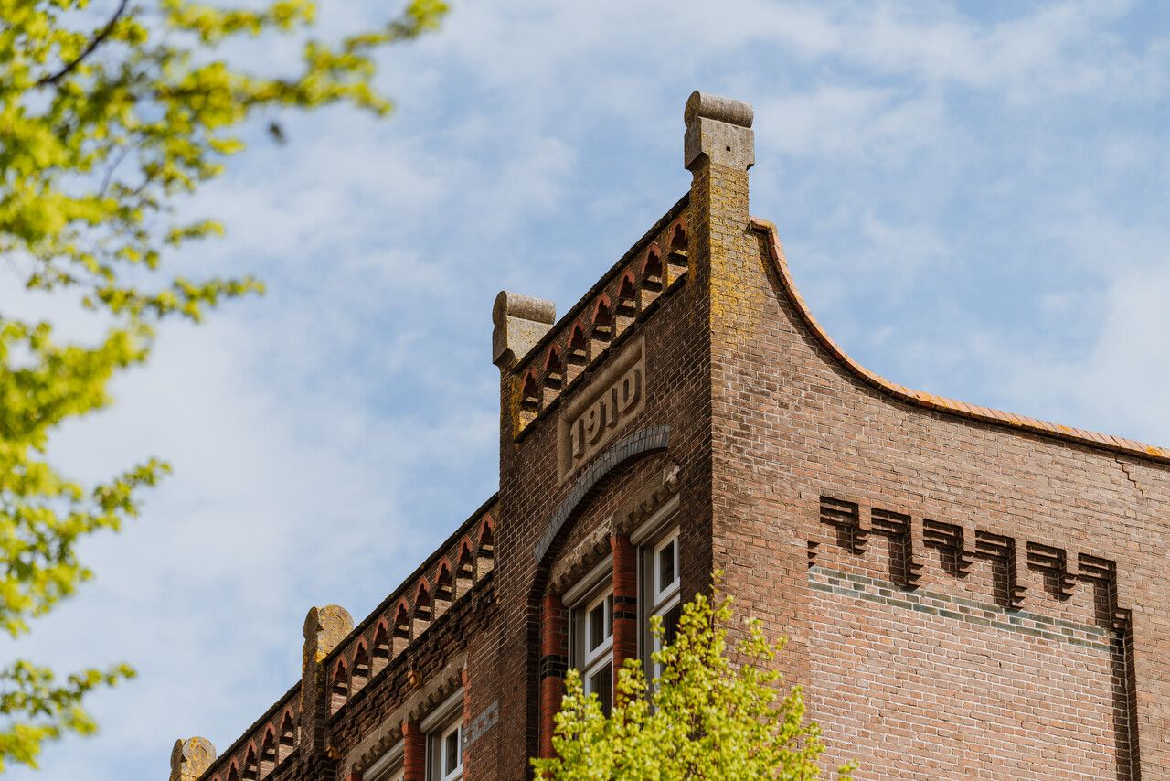 De gevel van Koninklijke Stoomschoenenfabriek A.H. van Schijndel.