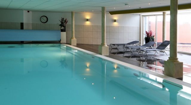 Zwembad bij Wellness Warmond