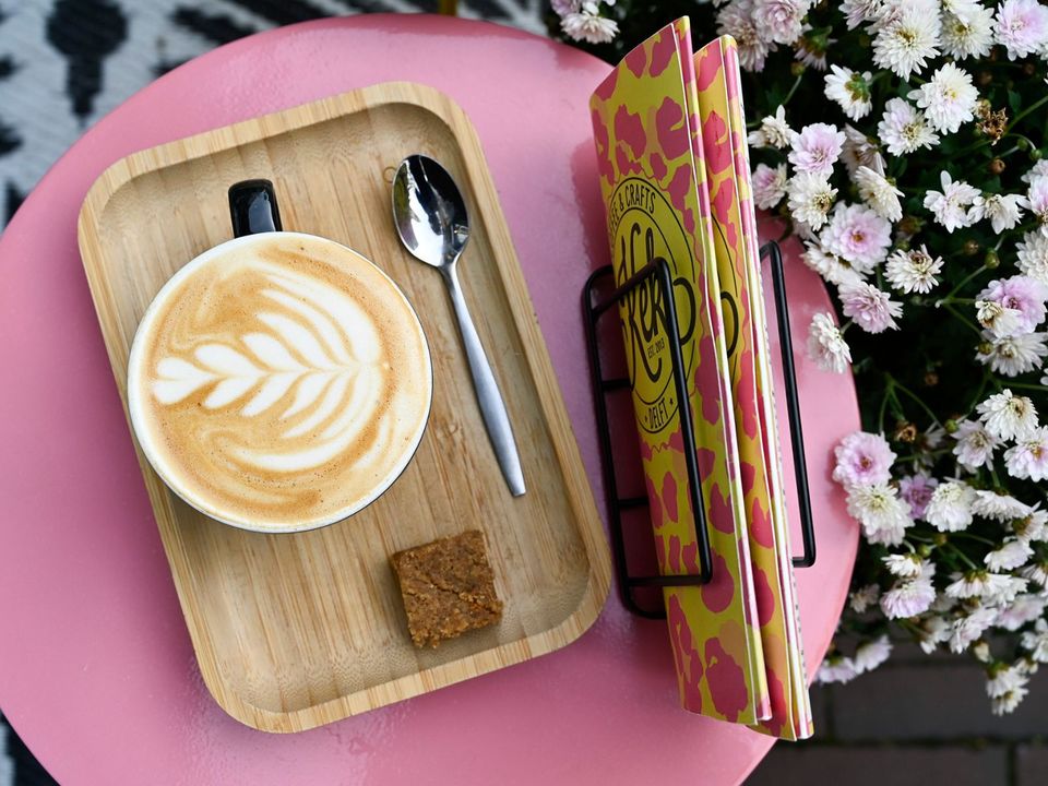 Koffie op het terras bij KEK in Delft