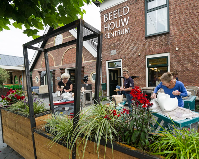 Zowel binnen als buiten werken
