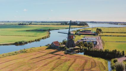 Luchtfoto Vlietmolen in Hoogmade
