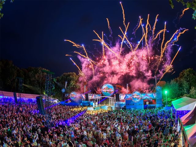 Oosterhout Live met prachtig vuurwerk