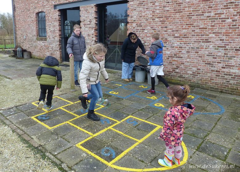 Oud-Hollandse spelletjes bij museum De Sukerei