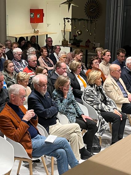 Rijnsburg klassiek mensen in een zaal