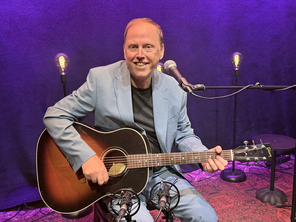 zanger met gitaar