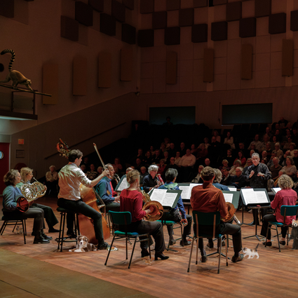 jonge musici op het podium van de Heuvellaan