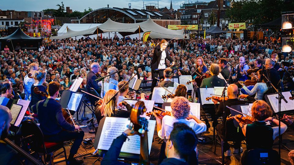 Het Radio Filharmonisch Orkest op het Marktplein tijdens OPEN035 in 2024