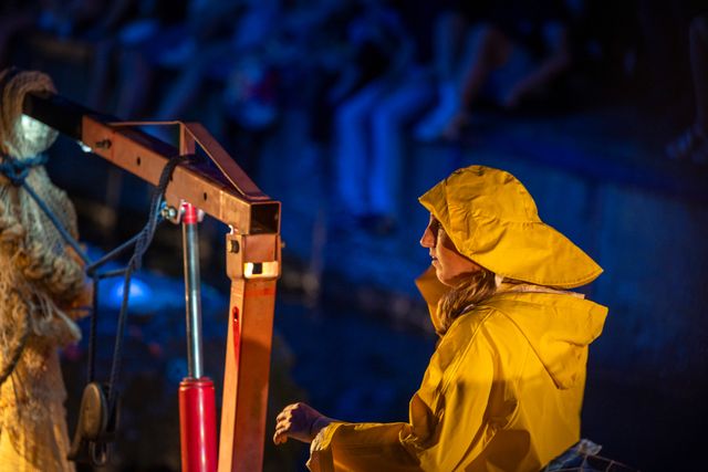 Gondelvaart in de Luts tijdens de feestweek in Balk met meerdere versierde gondels.