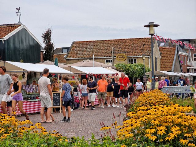 Gezellige markt in Woudsend met ca. 50 marktkramen