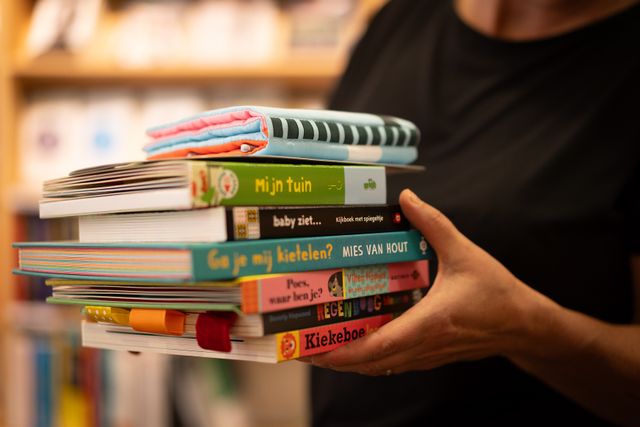 Een stapel boeken van Het Leesteken