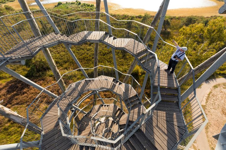 Man kijkt uit op d'n Flaestoren op Landgoed de Utrecht