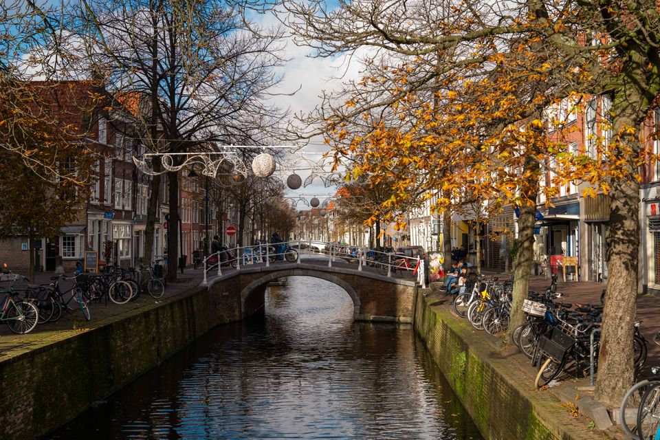 Foto uitzicht grachten met fiets