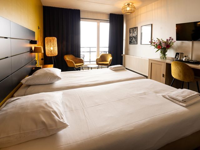 Kamer met zitje in Hotel Vigilante in Makkum