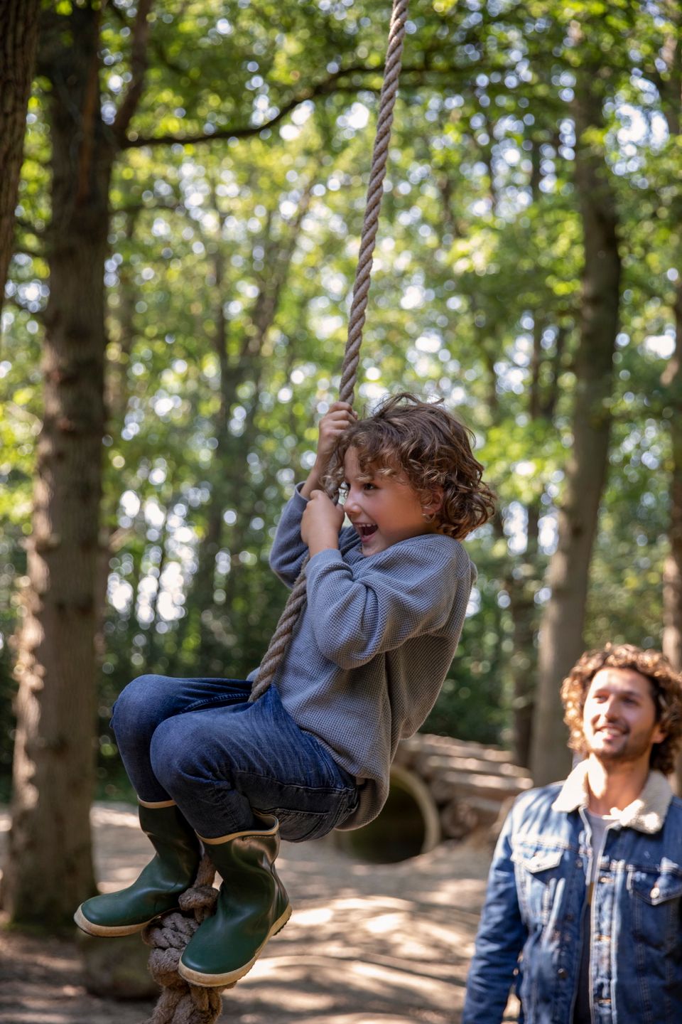 Spielen im Wald