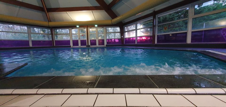 Verwarmd binnen zwembad