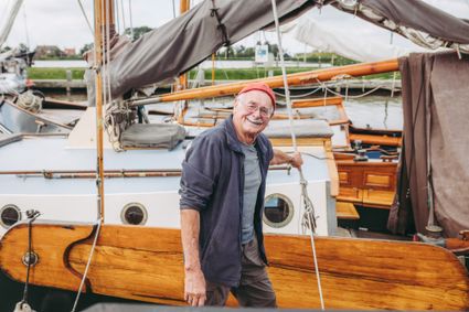 schipper in de haven van Zoutkamp