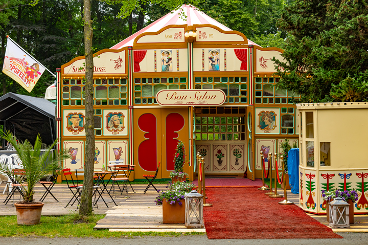 Bon Salon tent