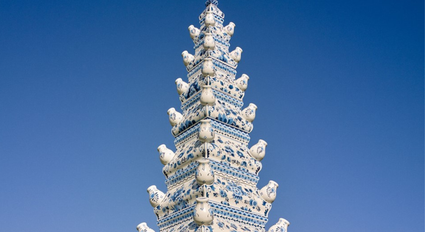 Tulpenpiramide bij Land Art Delft langs de A13 bij Delft