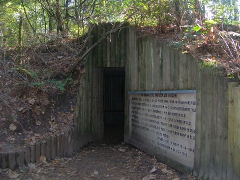 Het interessante maar ook trieste verhaal van de dappere inwoners van Diever die geallieerde militare een schuiplaats boden in het Drents Friese Wold kom je ook tegen op de route. Tussen knooppunten59 en 68.