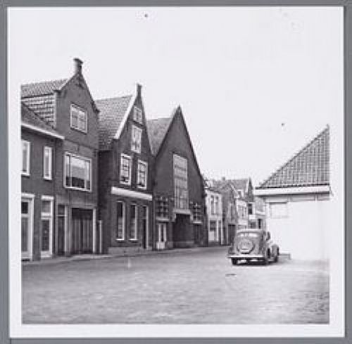 Een zwart-wit foto van de oude straten van Purmerend
