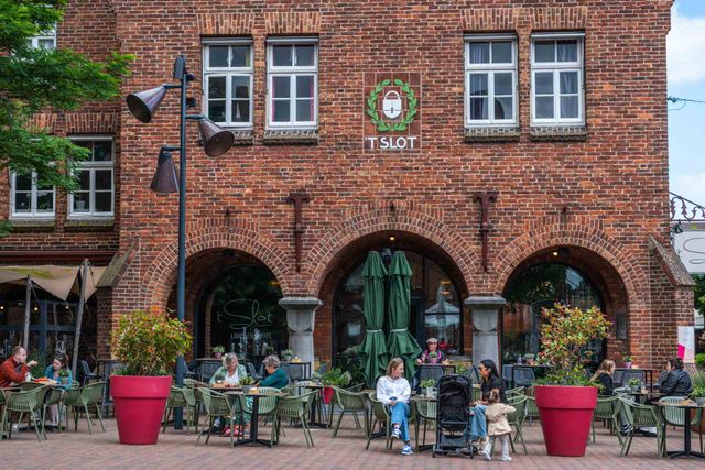 De voorgevel van horecazaak 't Slot in Waalwijk.