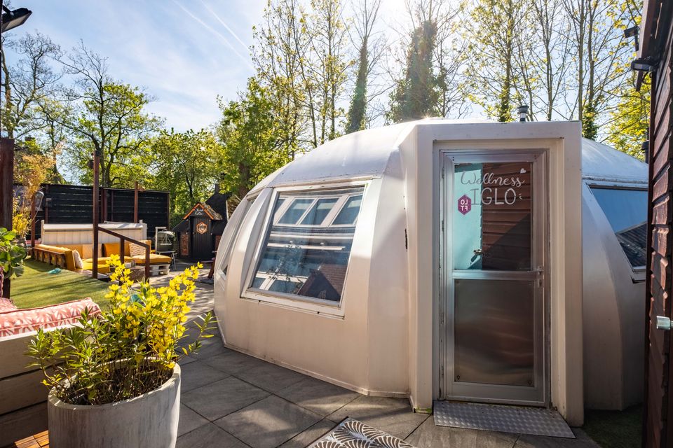 1x2-persoonsbed (de bedden kunnen niet uit elkaar geschoven worden) 1x2-persoonsbed (de bedden kunnen niet uit elkaar geschoven worden) Badkamer met douche, toilet en Whirlpoolbad Sauna met opgietemmer & saunalepel Kitchenette Gaskachel