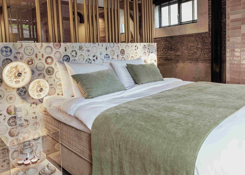 Cousins Boutique Hotel Maastricht interior hotel room white green