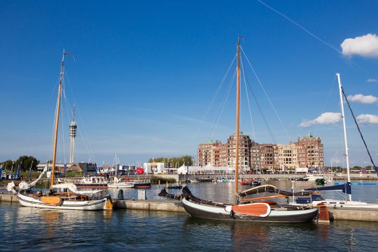 Boten die in Bataviahaven liggen.