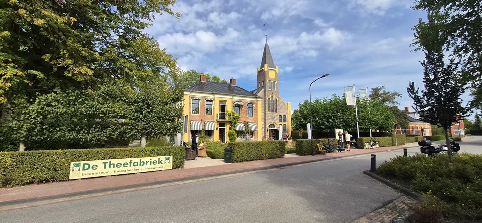 Langs de zuidoever van het Lauwersmeer