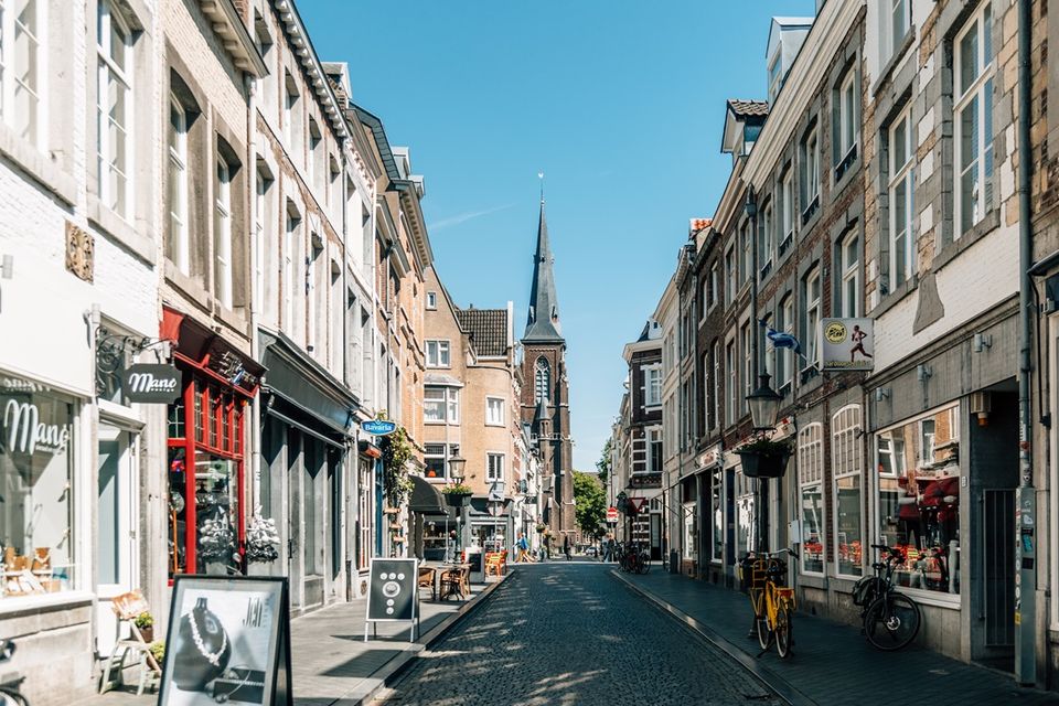 Rechtstraat Wyck Maastricht street scene
