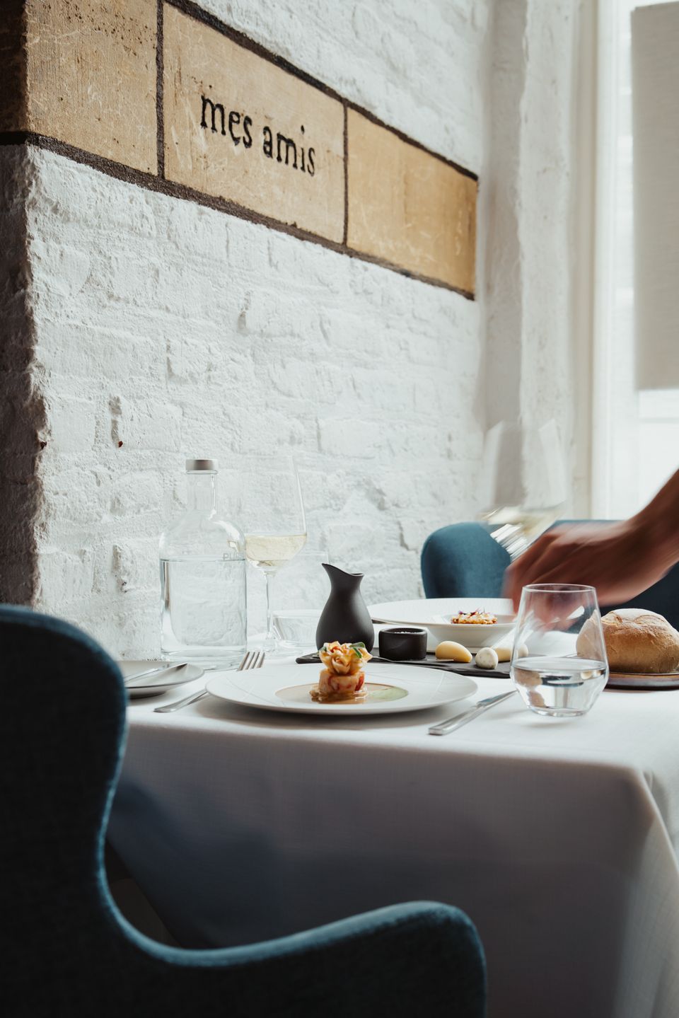 Mes Amis restaurant Maastricht interieur een tafel
