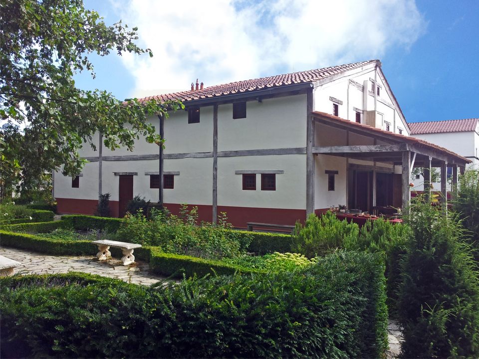 Rijtjeshuis in Forum Hadriani, nagebouwd in Archeon