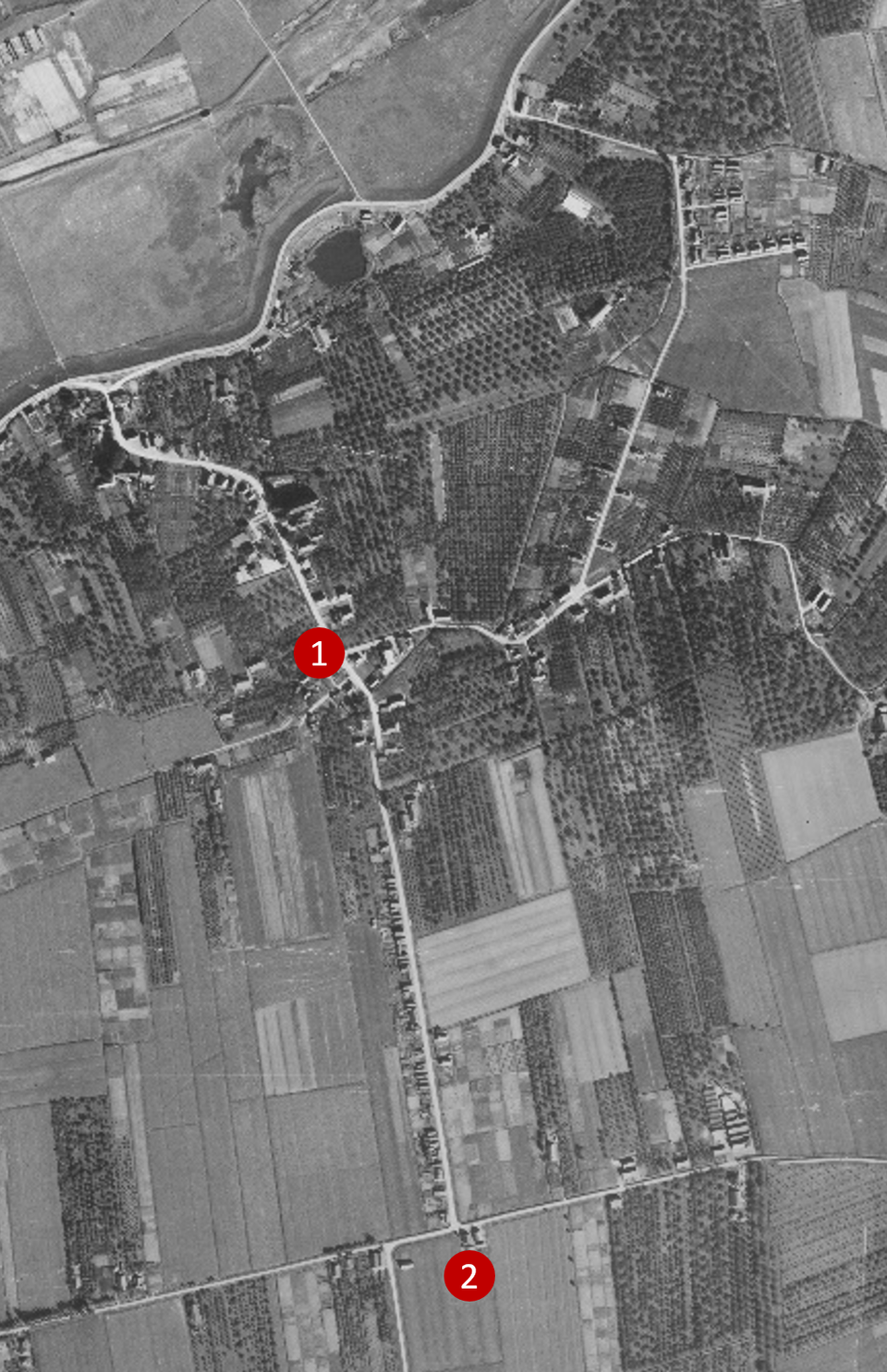 Aerial photo from 1944 showing the walking route (1) and the T-junction Dorpstraat - Honingveldsestraat (2).
