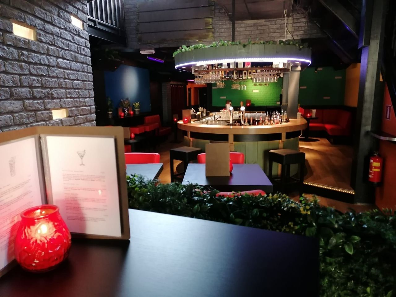 Het interieur van Cocktailbar Tails en Tales