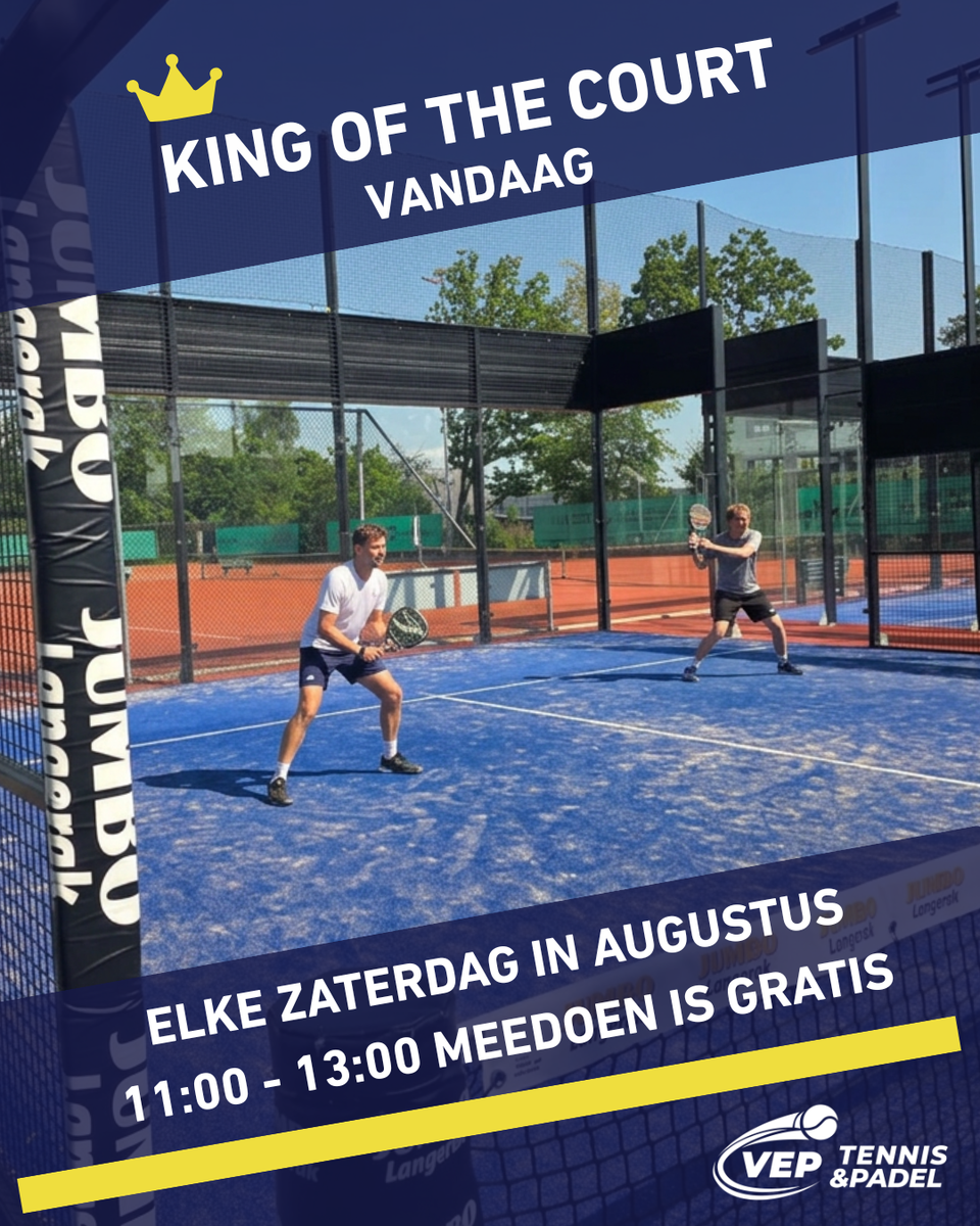 Promotieposter King of the Court van VEP Tennis & Padel, met twee padelspelers op een blauwe baan en aankondiging voor gratis deelname op zaterdagen in augustus van 11.00 tot 13.00 uur.