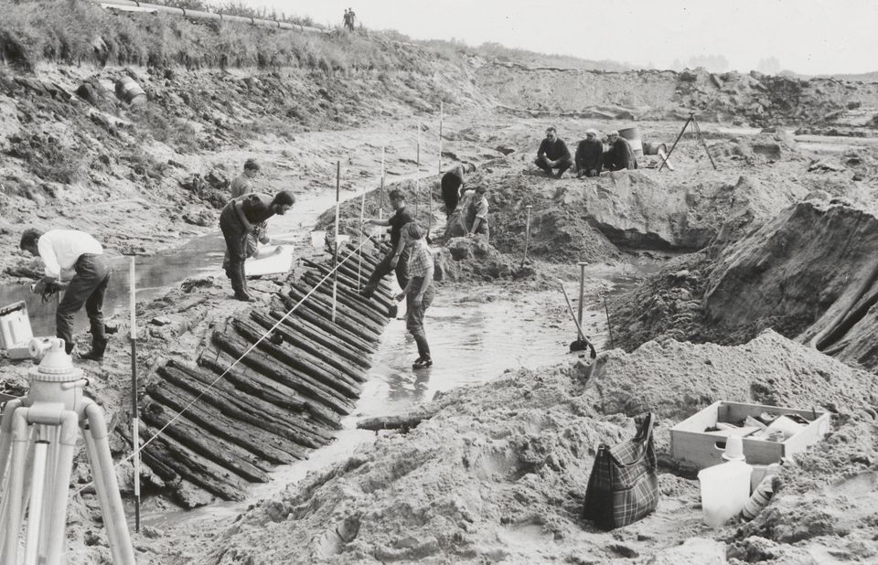 Foto van de noodopgraving van de Romeinse platbodem.