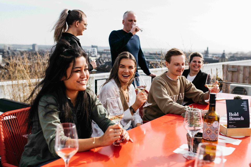 Bold Rooftopbar Maastricht group at table