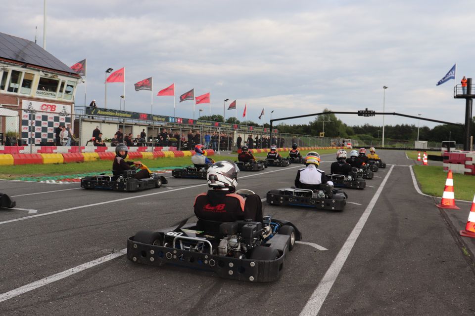 Racebaan met karts