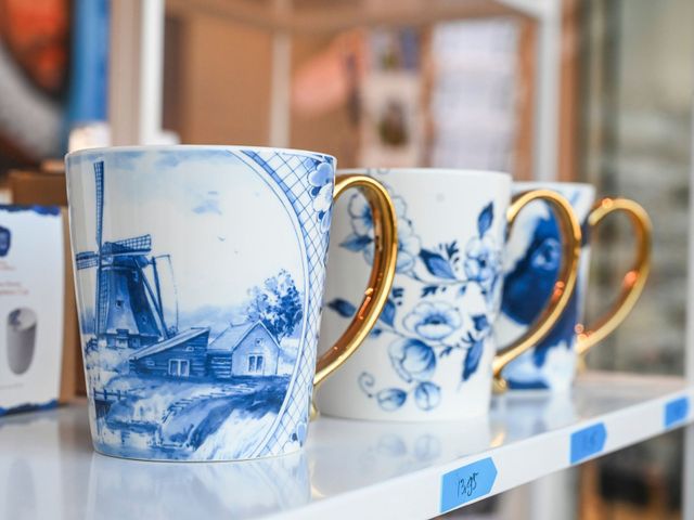 Mooie Delfts Blauwe mokken van de VVV Delft