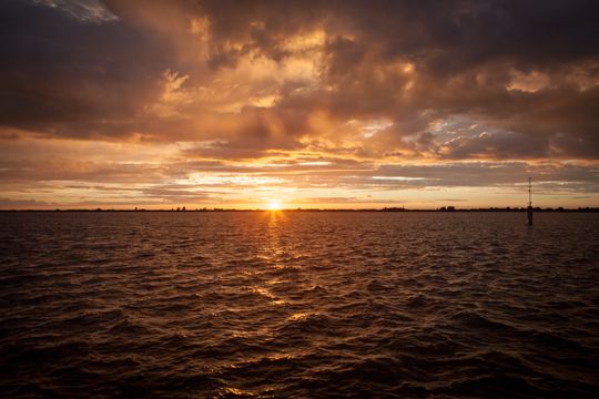 Zonsondergang IJsselmeer Markermeer Almere Lelystad