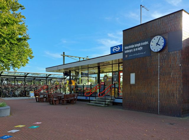Daily Deurne bij NS Station Deurne