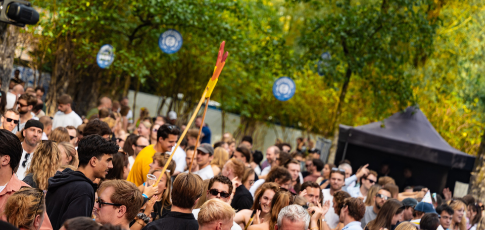 Takkenbende veel mensen festival