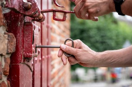 Sleutel in deur Gevangentoren Megen