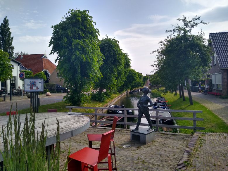 Standbeeld De Broekophâlder